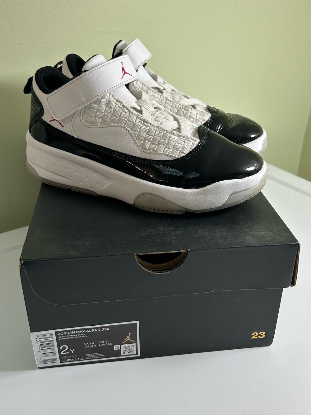 Jordan Max Aura 2 (PS) Boys 2Y Youth Shoes White Black Red Basketball Strap